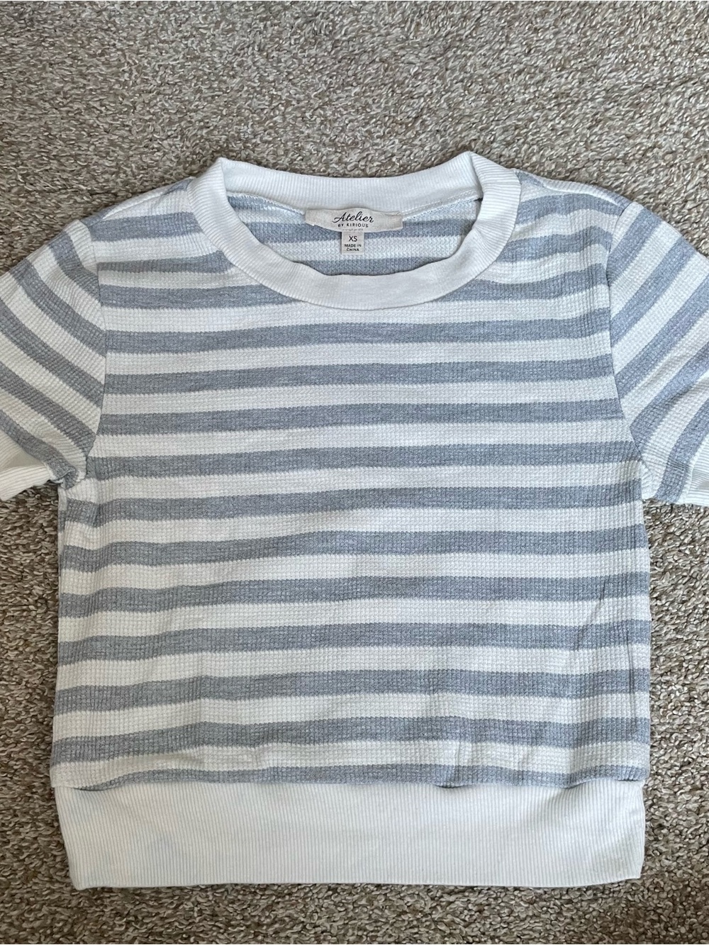 Atelier by Kirious Striped Short Sleeve Tee - White & Light Gray